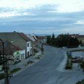 Pohľad na hlavnú vrbovskú križovatku